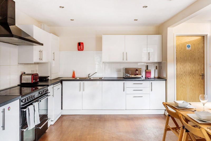 Room Barley Close in Crawley