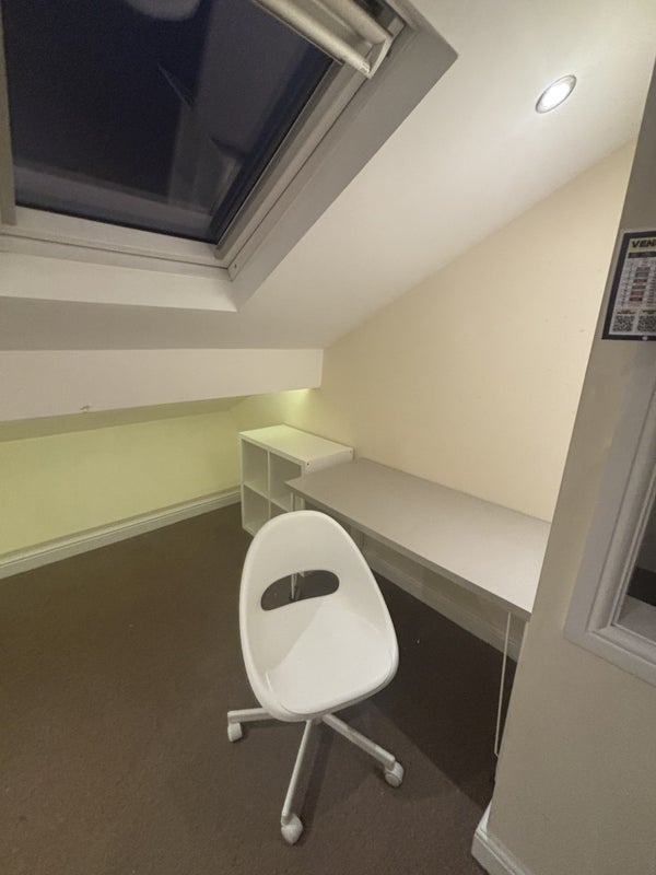 Room Ruskin Avenue in Manchester