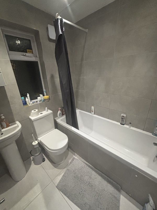 Room Ruskin Avenue in Manchester