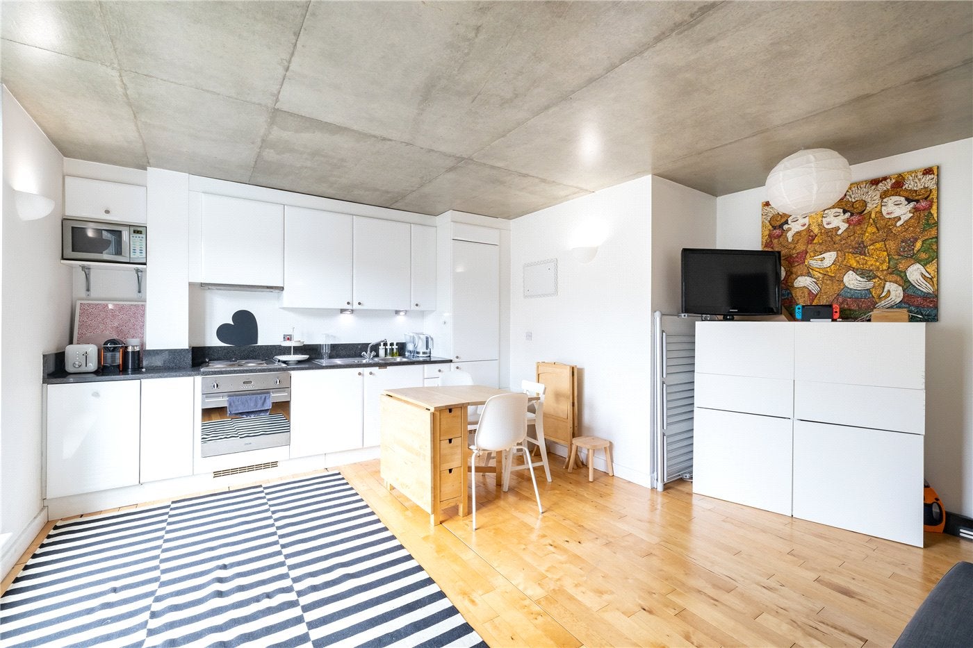 Flat Blackstock Road in Greater London