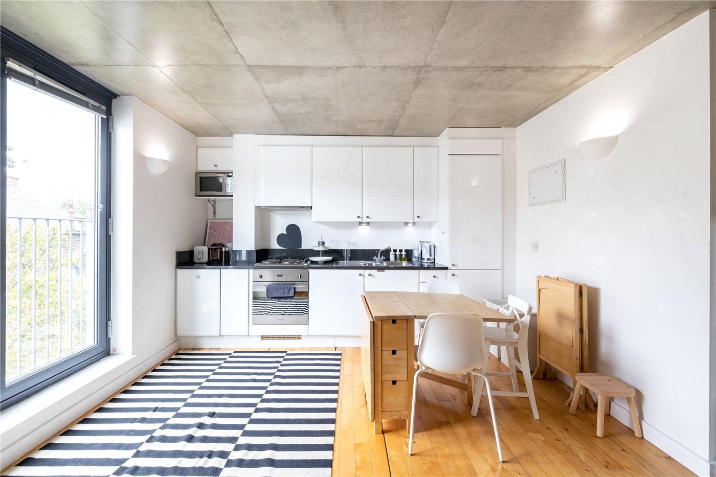 Flat Blackstock Road in Greater London