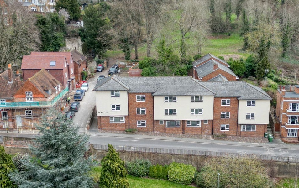Flat Racks Court in Guildford