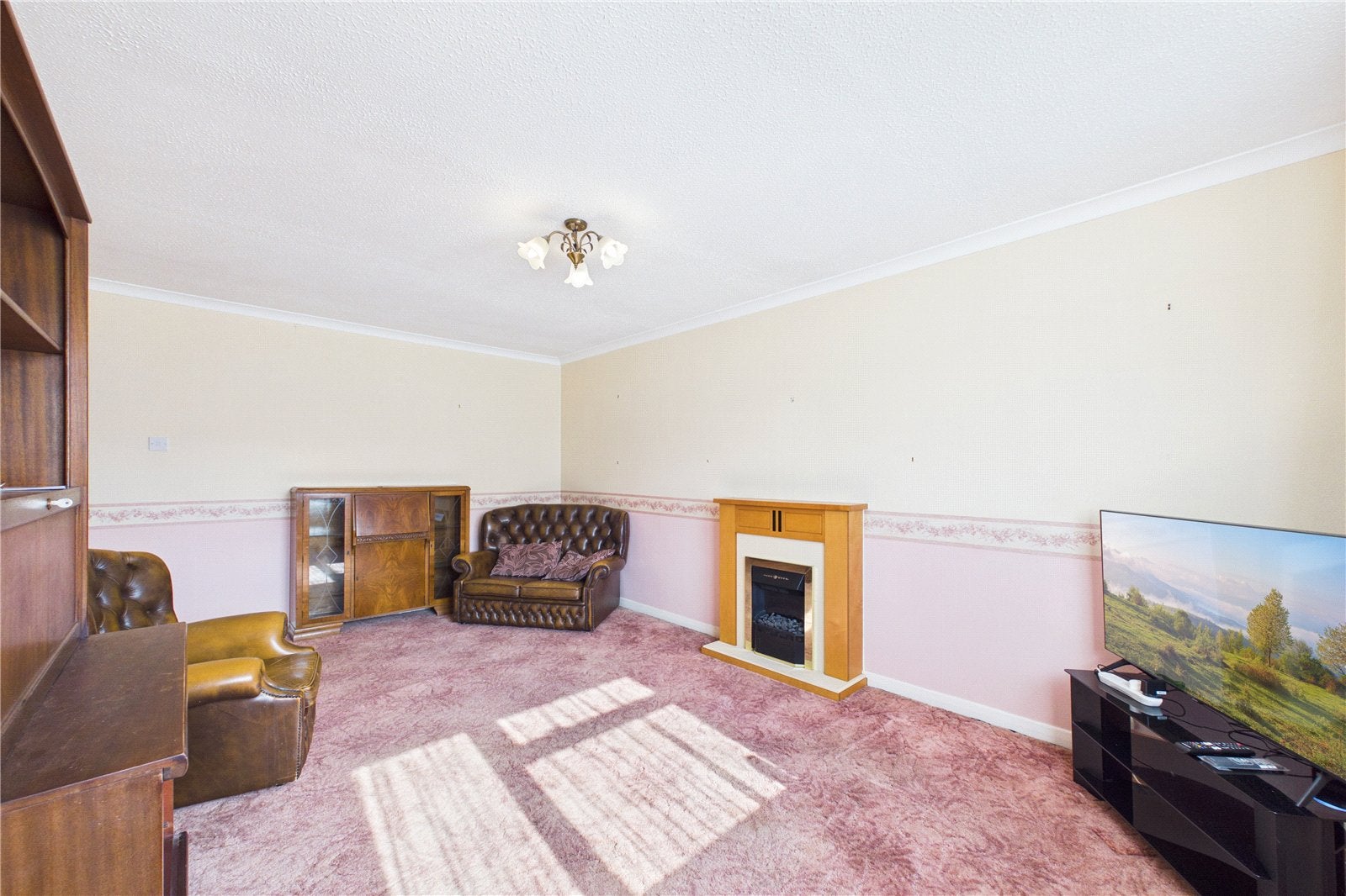Flat Lower Elmstone Drive in Reading