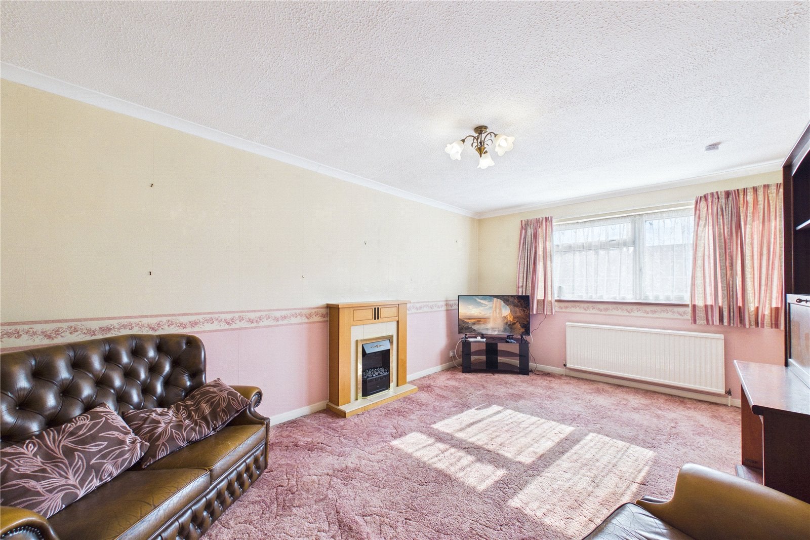 Flat Lower Elmstone Drive in Reading