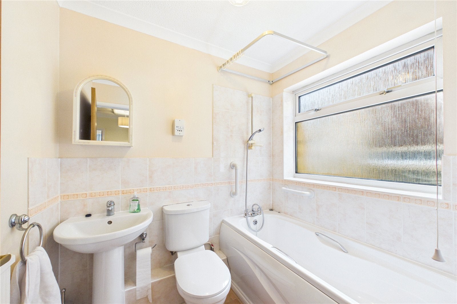 Flat Lower Elmstone Drive in Reading