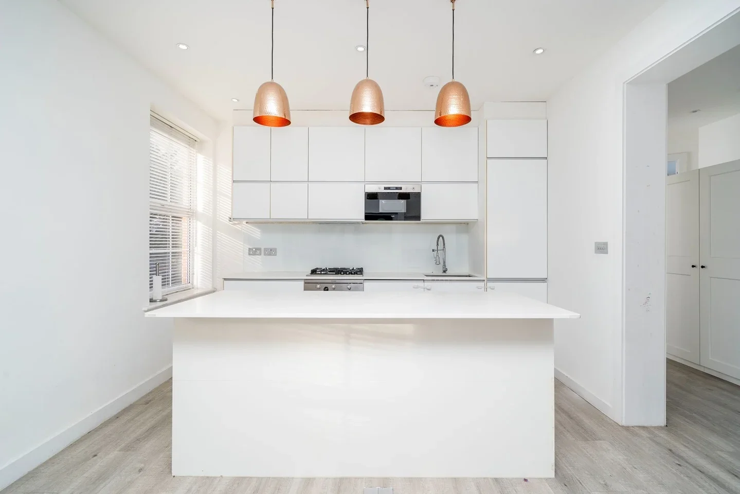Flat Hendon Way in Greater London