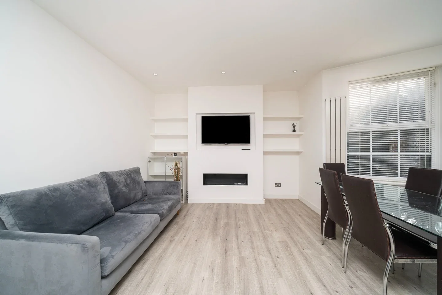 Flat Hendon Way in Greater London