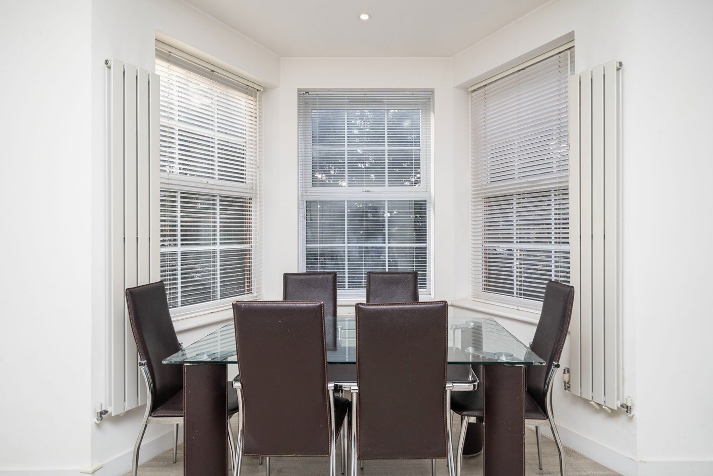 Flat Hendon Way in Greater London
