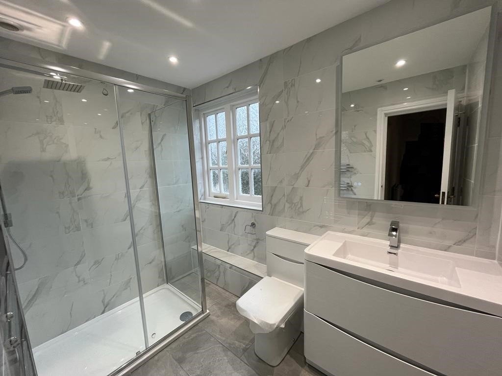 Flat Frithwood Avenue in Greater London