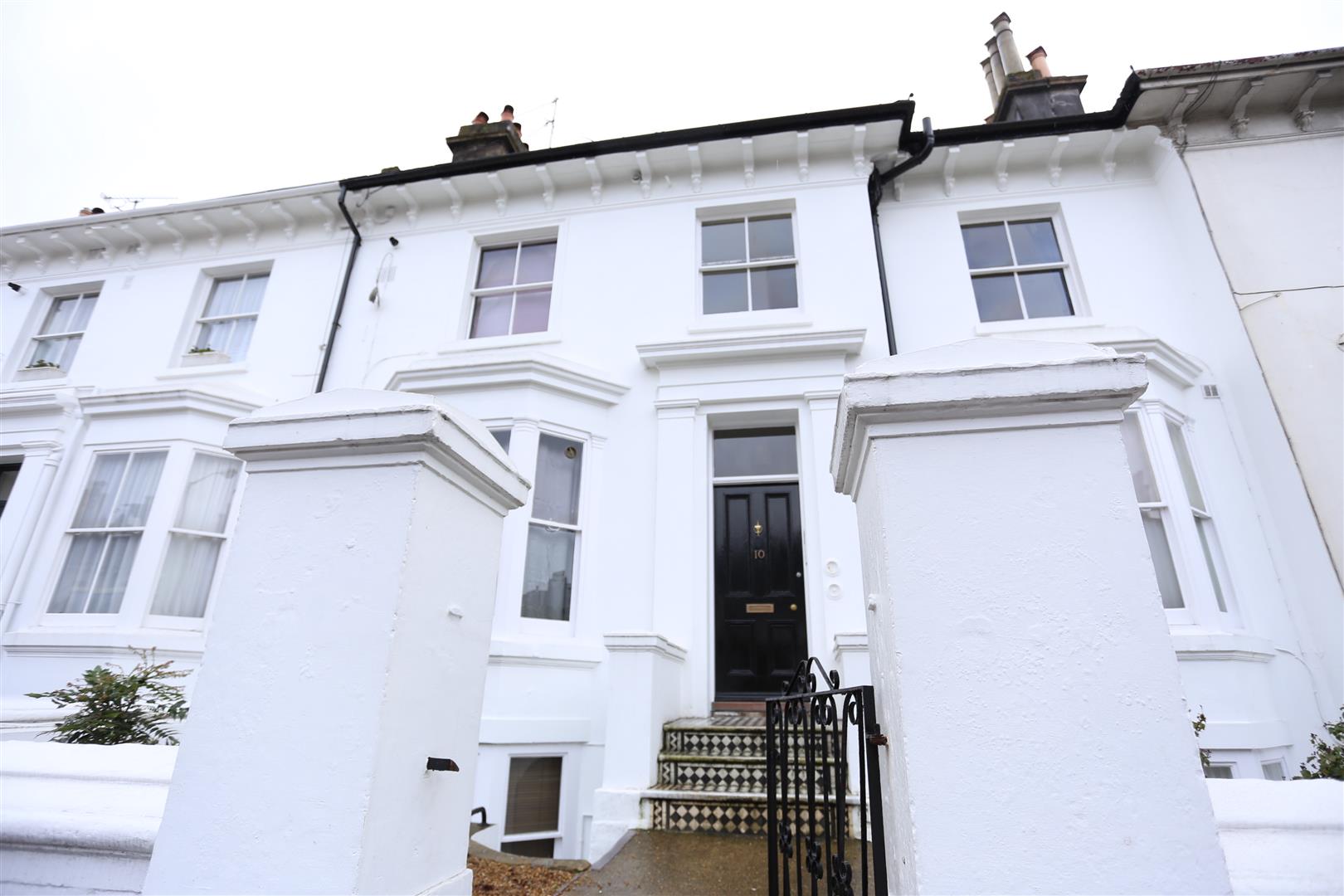 Flat Buckingham Place in Brighton