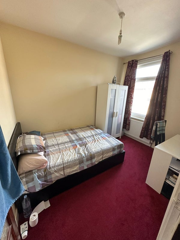 Room Lonsdale Avenue in Greater London