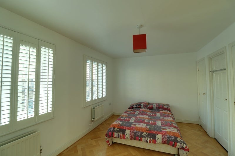 Room Edgar Wallace Close in Greater London