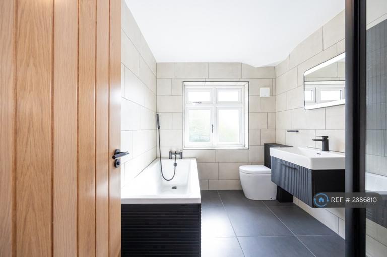 Room Beresford Crescent in Newcastle-under-Lyme