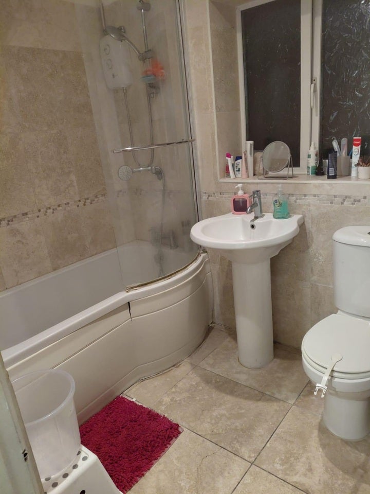 Room Lodge Lane in Greater London