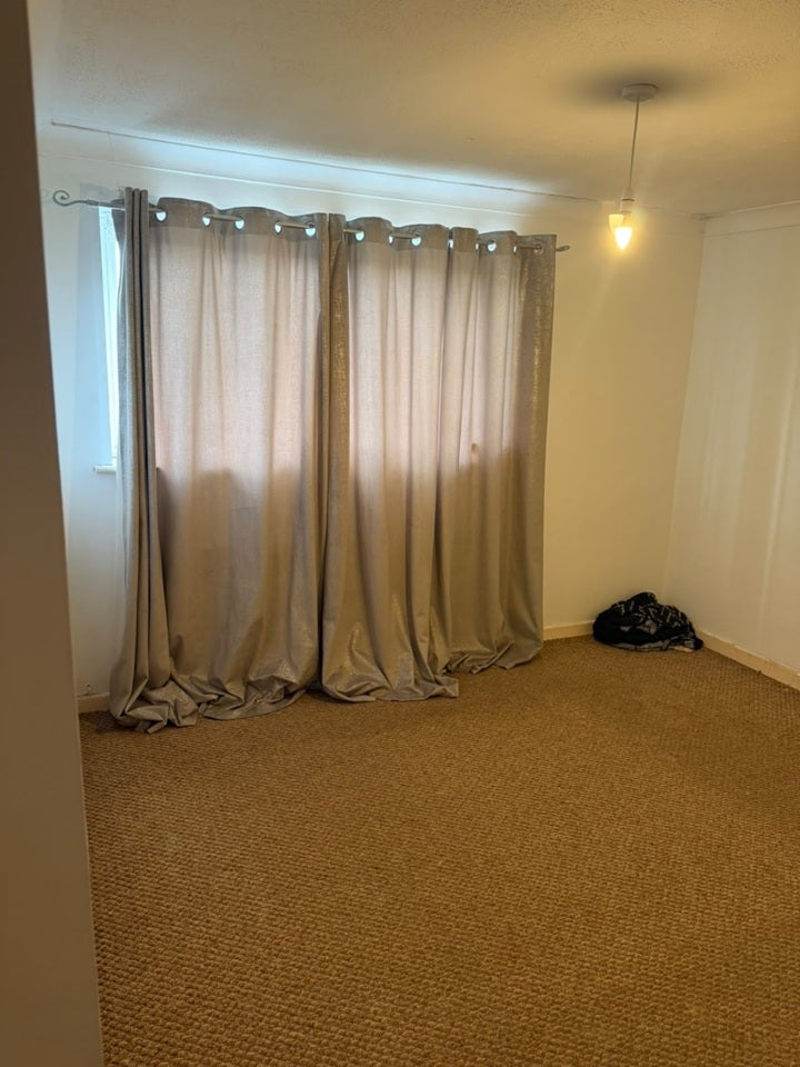 Room Lodge Lane in Greater London