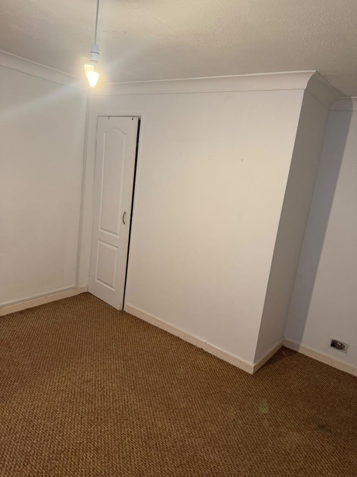 Room Lodge Lane in Greater London