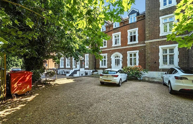 Flat Upton Park in Slough