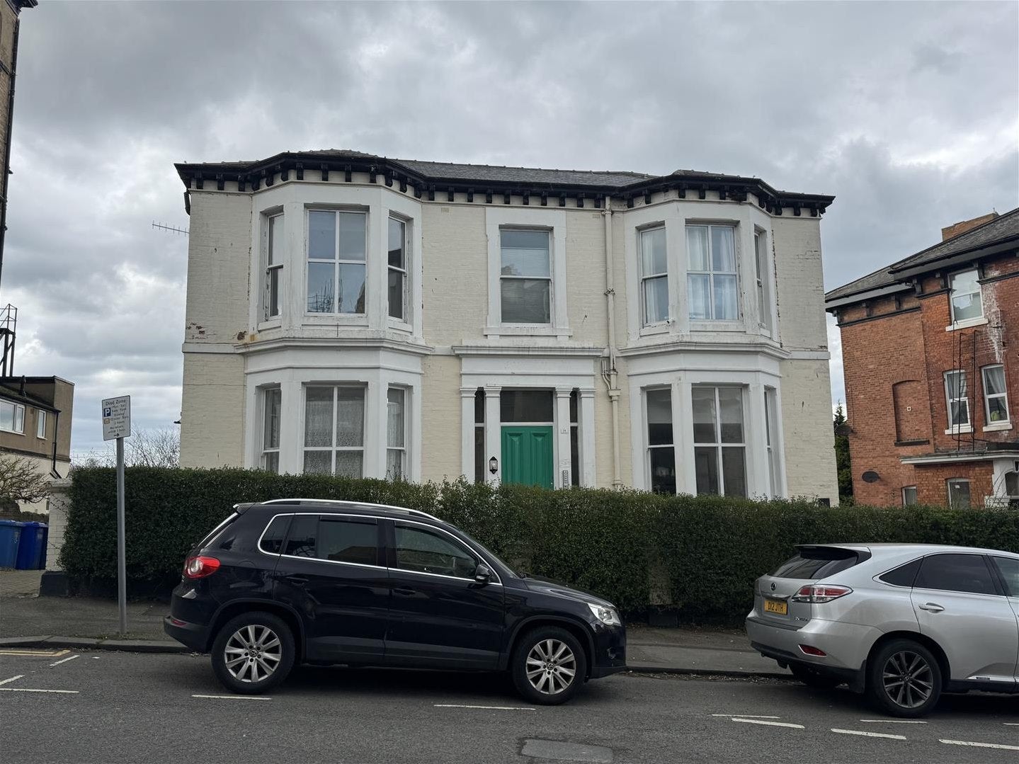 Flat Cambridge Terrace in Scarborough