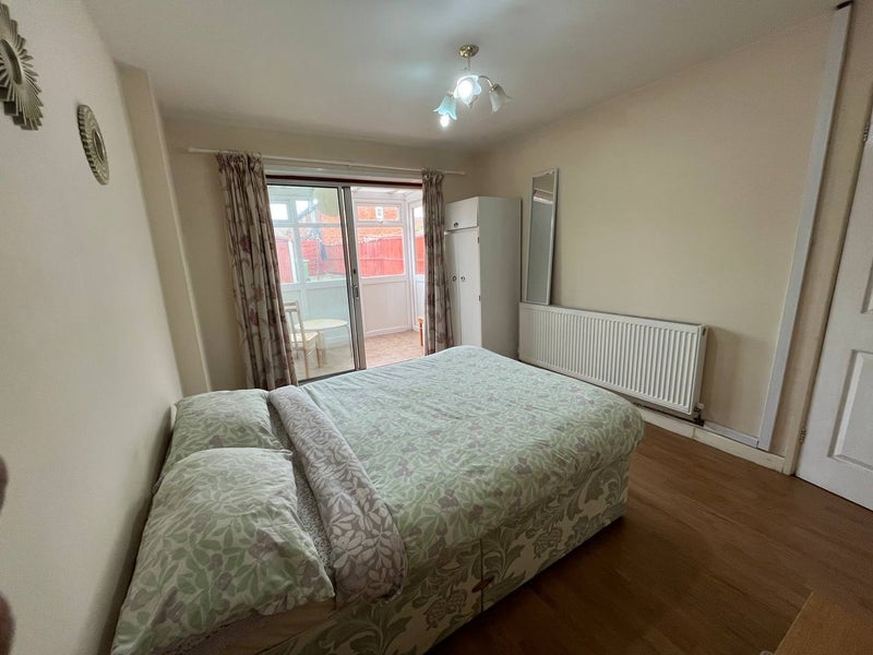 Room Tachbrook Road in Warwick