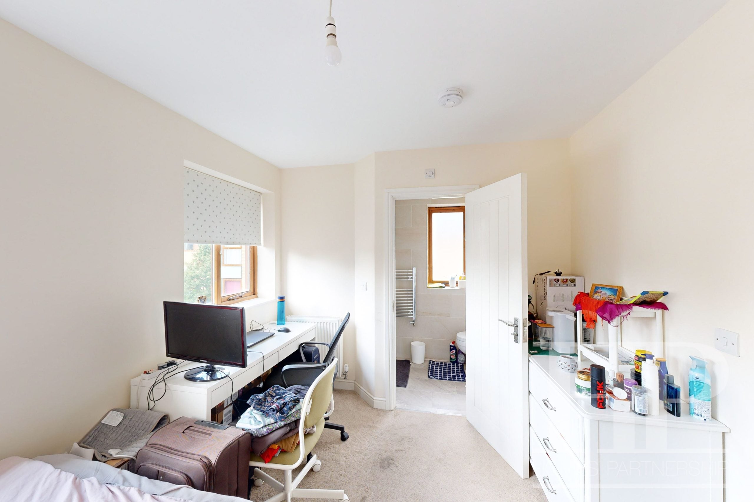Room Commonwealth Drive in Crawley