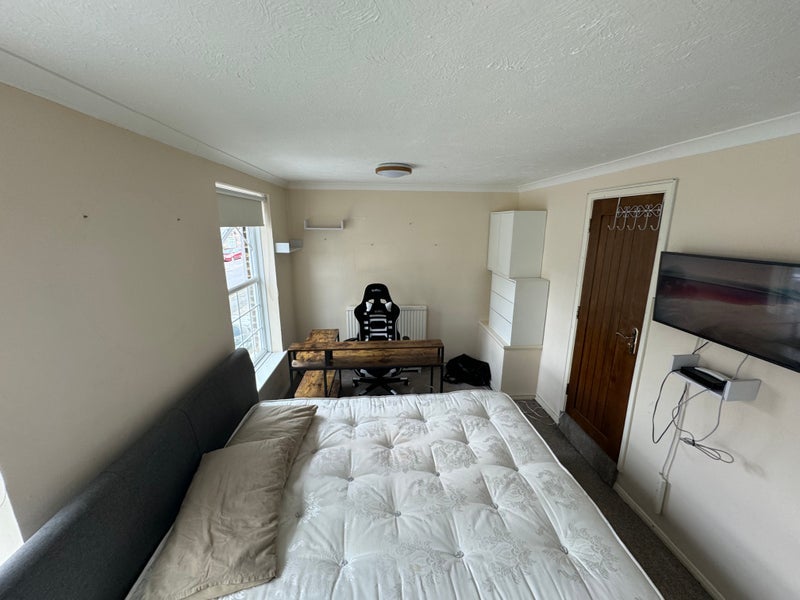 Room Arborfield Close in Slough