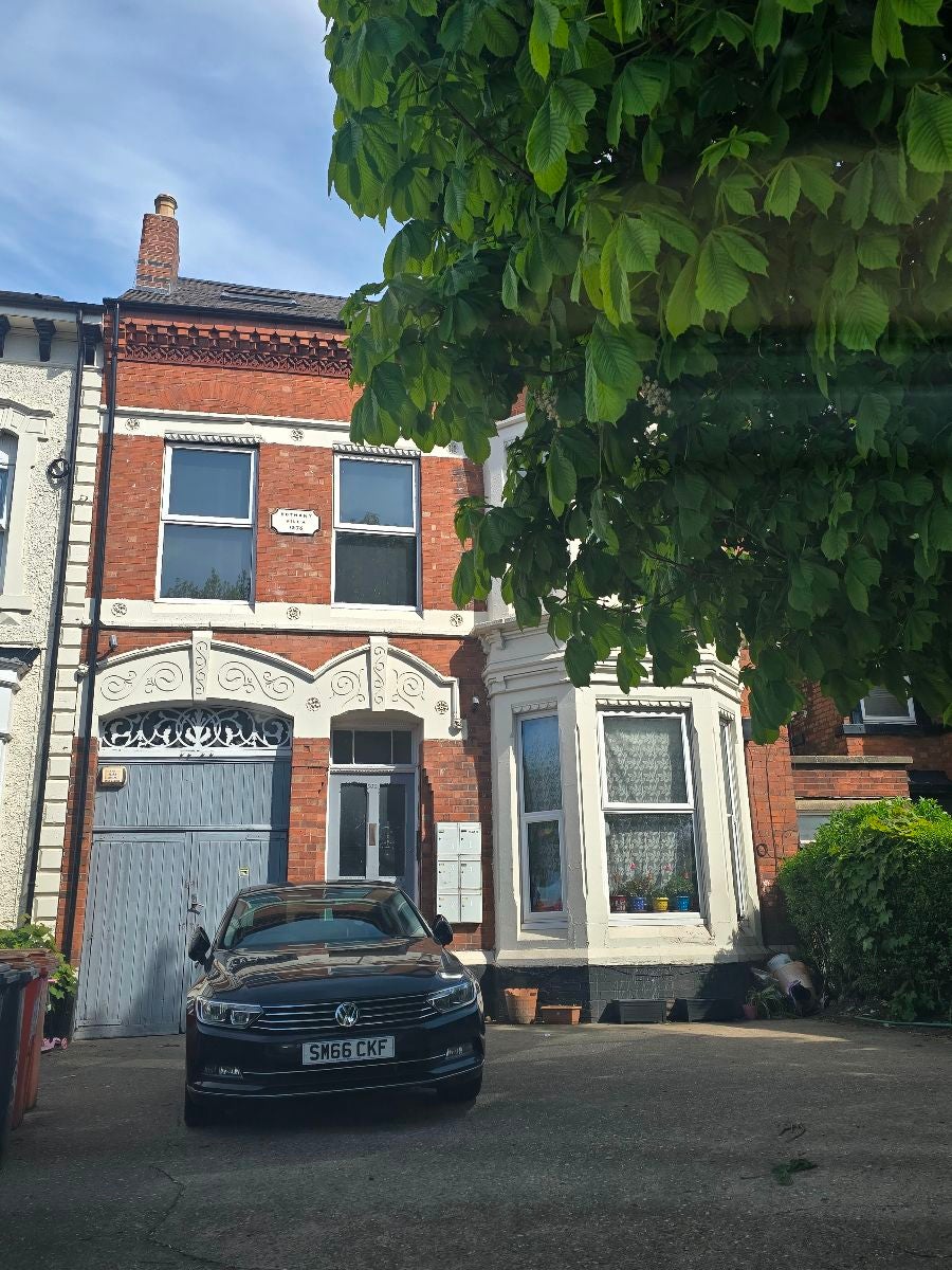Flat Humberstone Road in Leicester