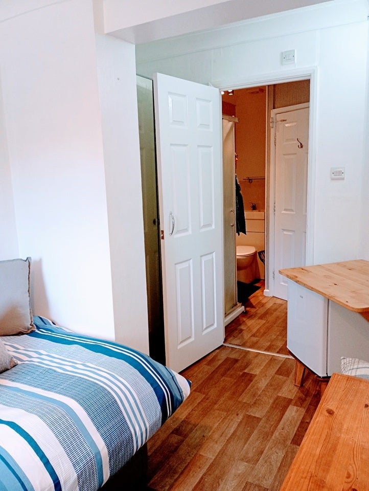 Room Arnold Way in Chichester
