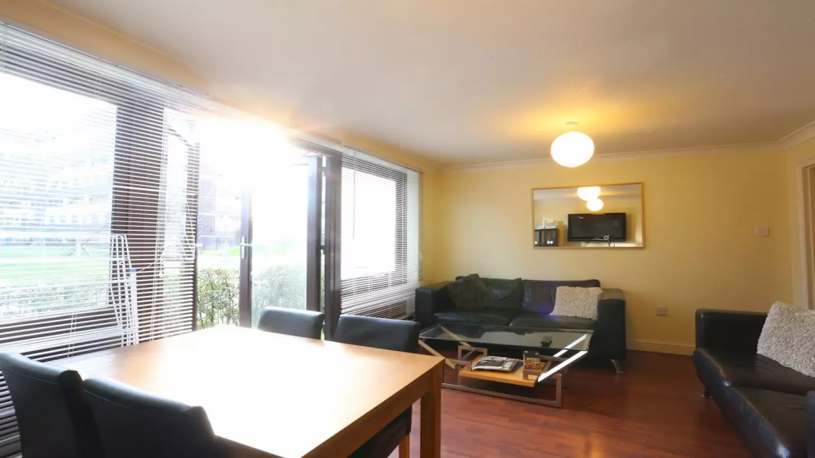 Flat Malmesbury Road in Greater London