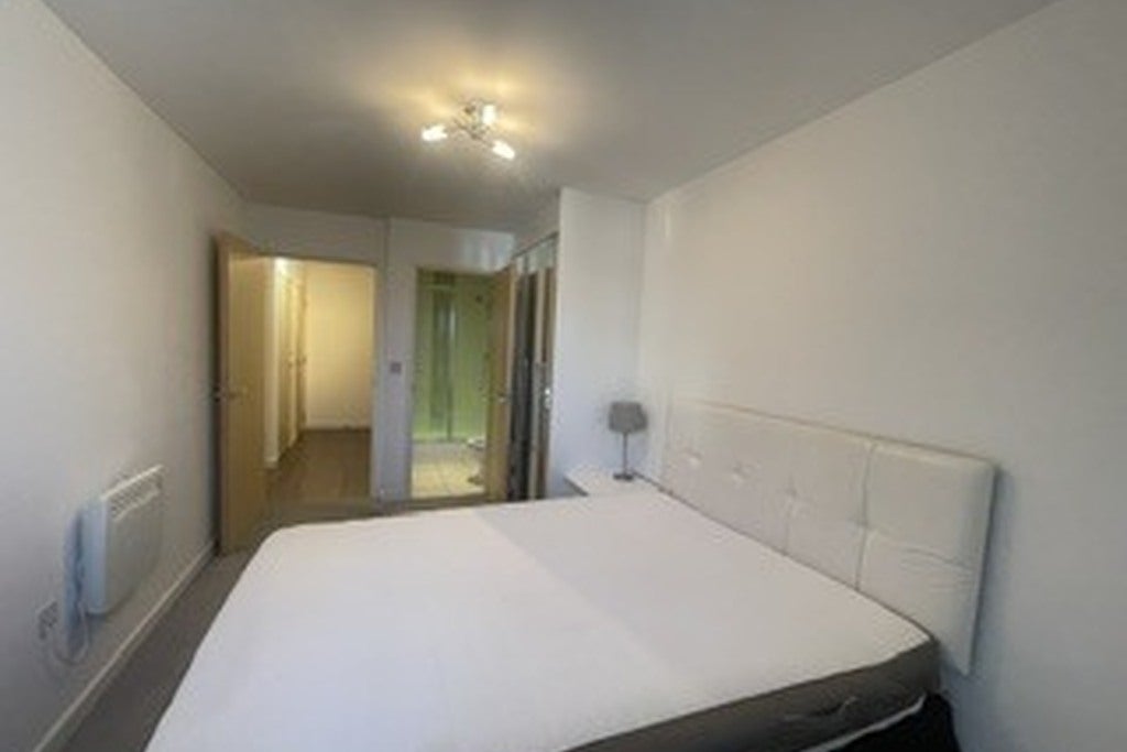 Flat Broadmead Road in Woking