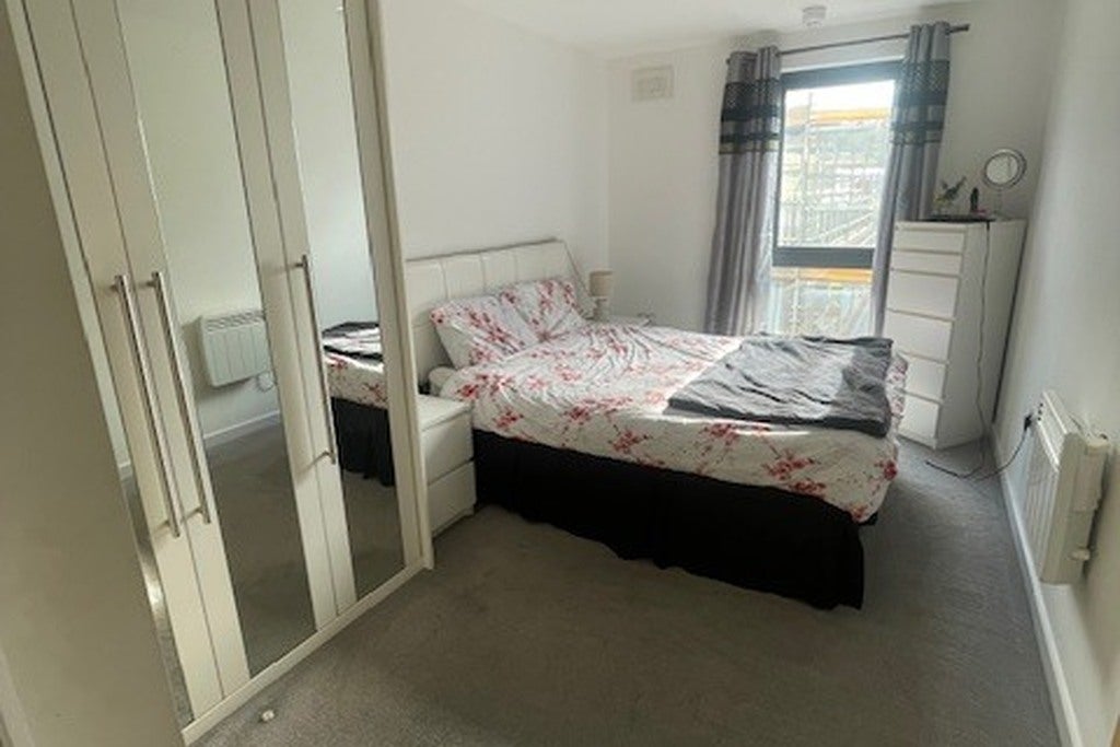 Flat Broadmead Road in Woking