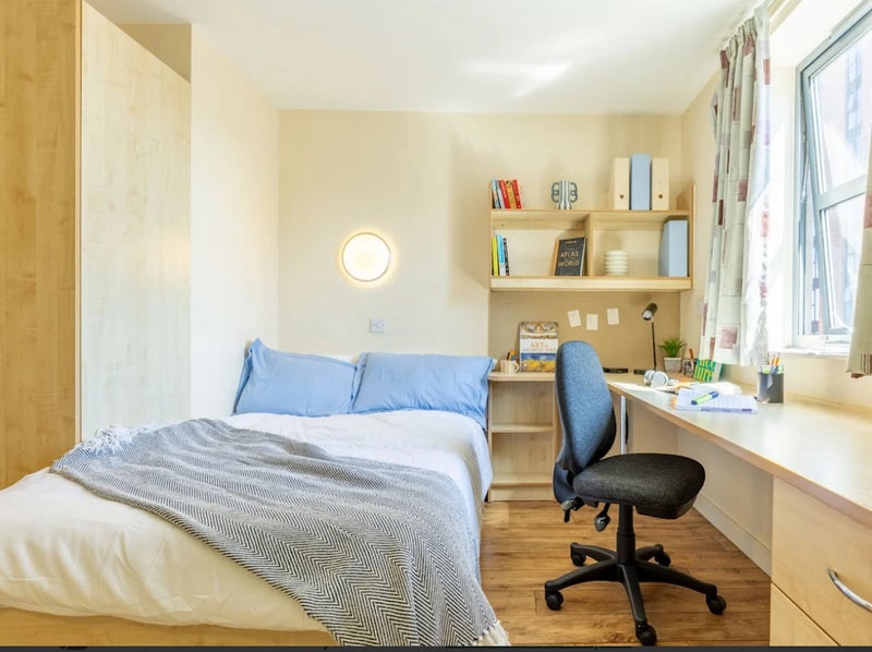 Room Erskine Street in Liverpool