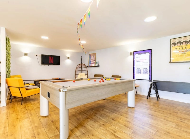 Room Erskine Street in Liverpool