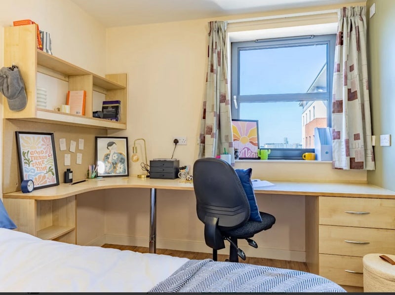 Room Erskine Street in Liverpool