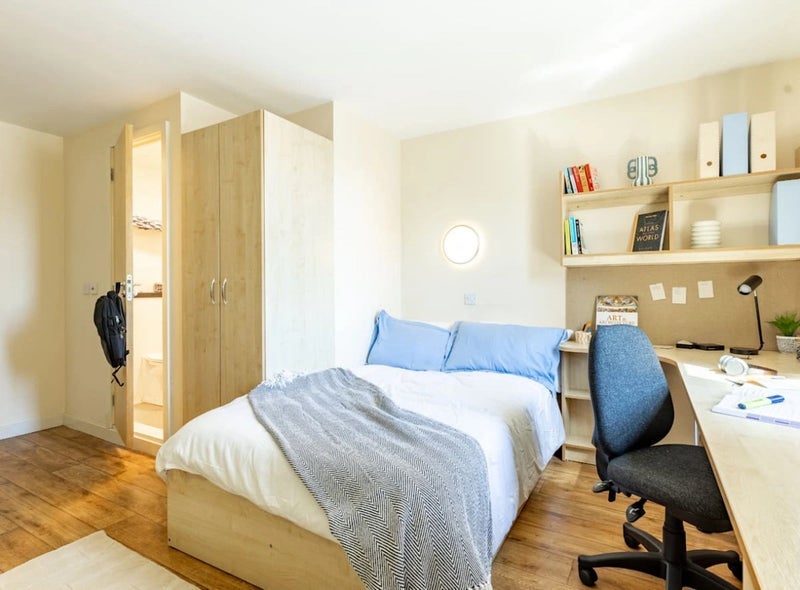 Room Erskine Street in Liverpool