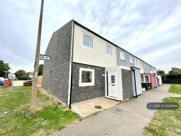 House Foxglove Road in South Ockendon