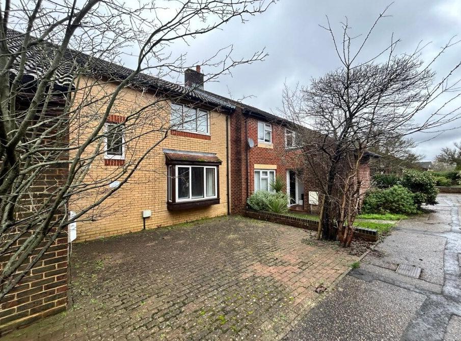 Room Warrington Close in Crawley