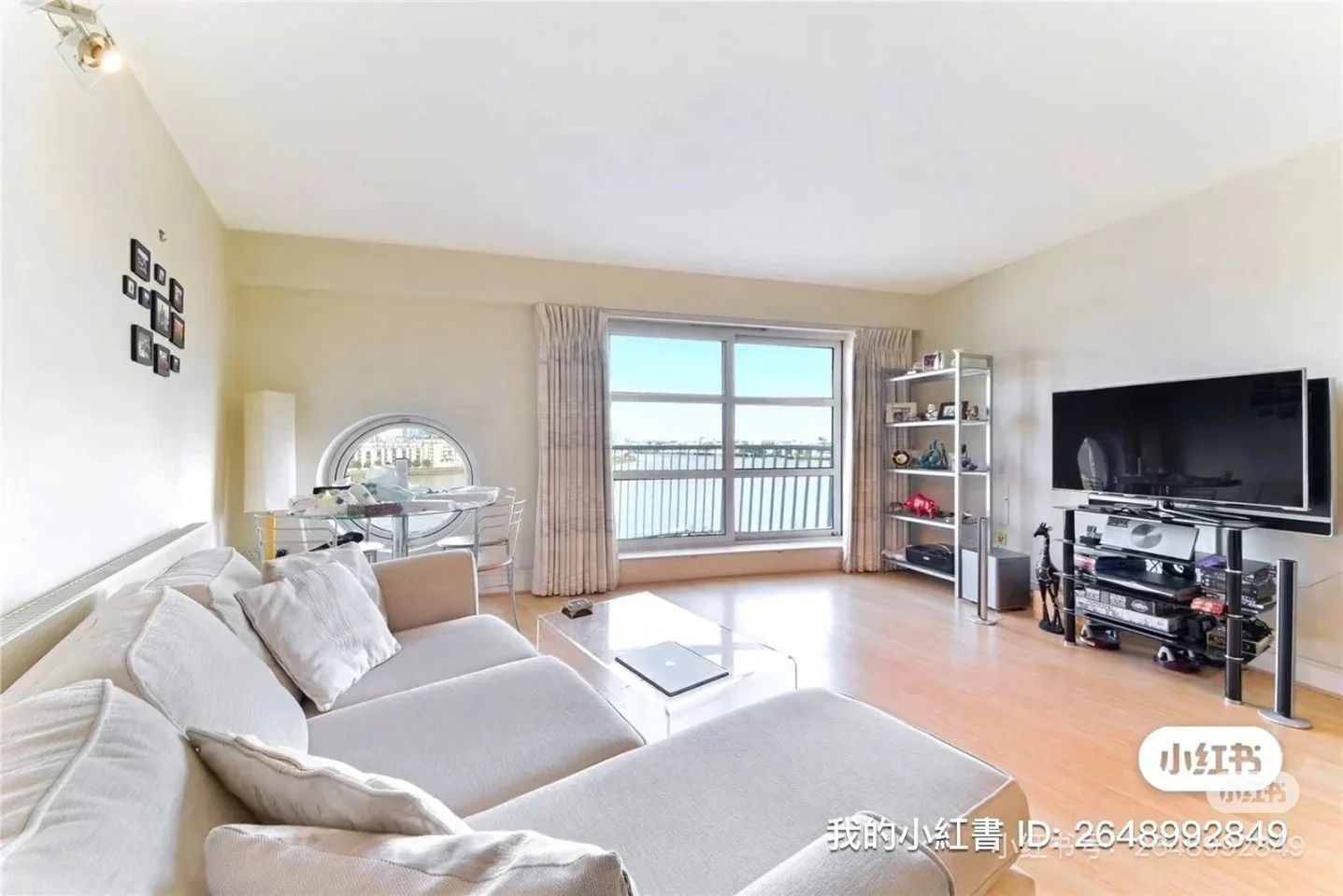 Flat Westferry Road in Greater London