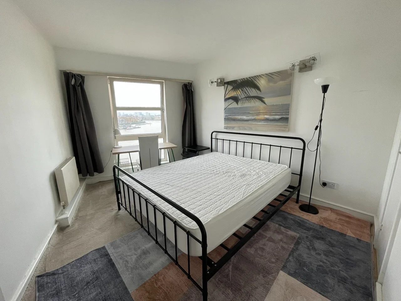 Flat Westferry Road in Greater London