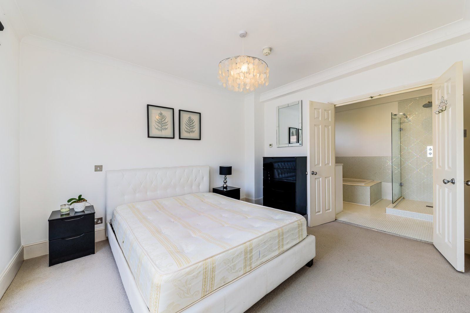 Flat Earl's Court Road in Greater London