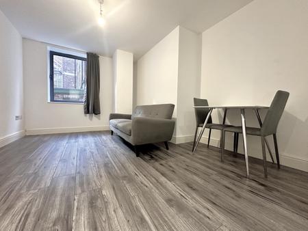 Flat Surrey Street in Sheffield