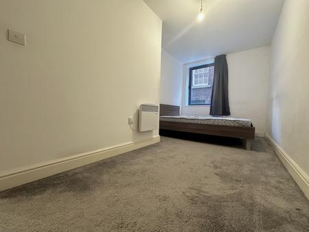 Flat Surrey Street in Sheffield