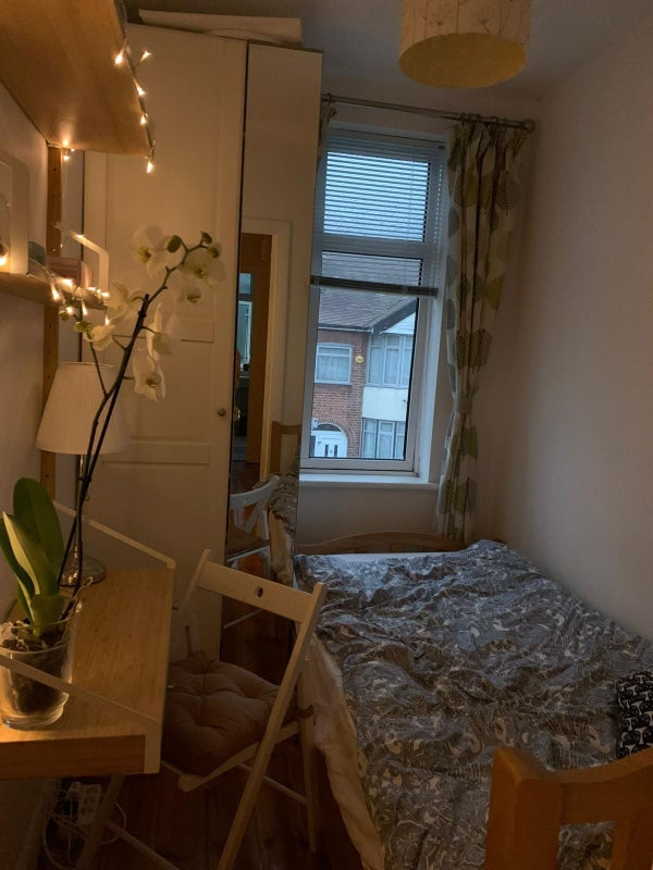 Room Raven Hill Road in Greater London