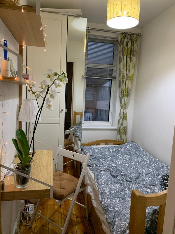 Room Raven Hill Road in Greater London
