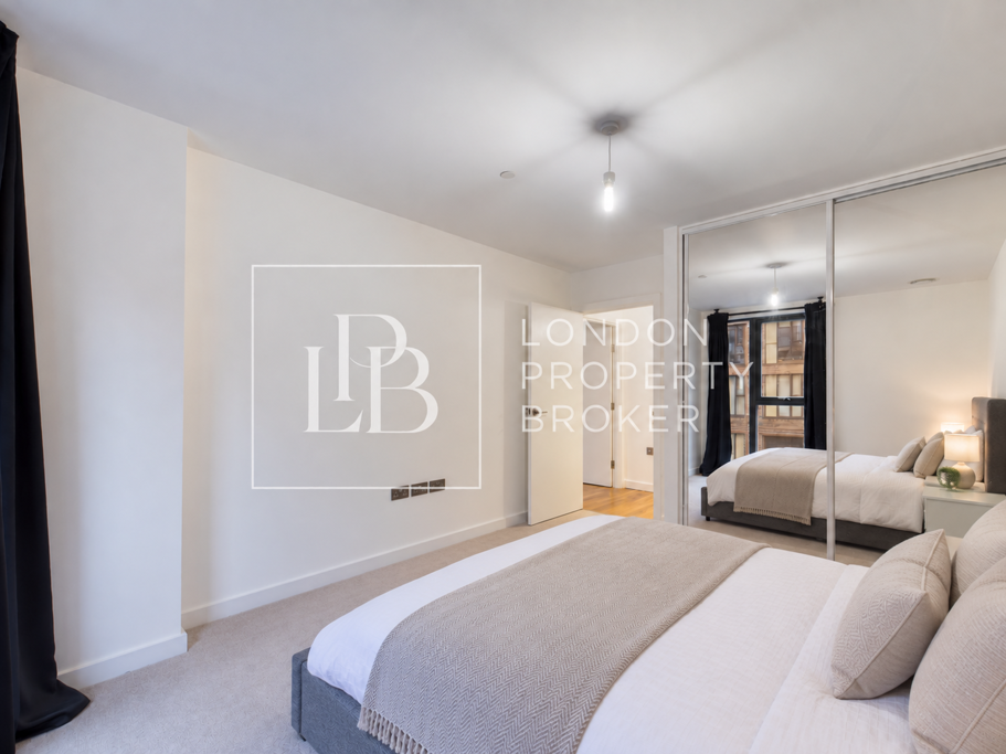 Flat Larkwood Avenue in Greater London