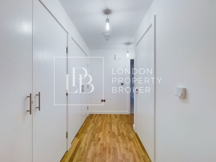 Flat Larkwood Avenue in Greater London