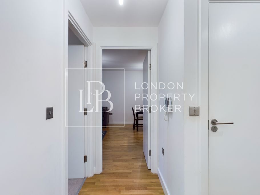 Flat Larkwood Avenue in Greater London