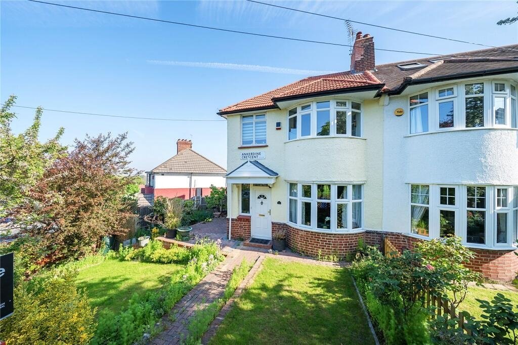 House Donaldson Road in Greater London