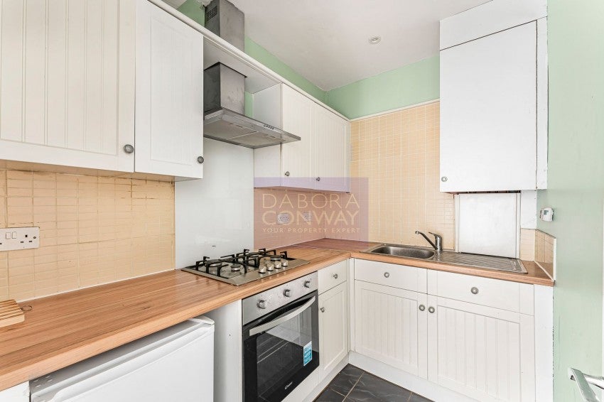 Flat Cherry Tree Rise in Greater London