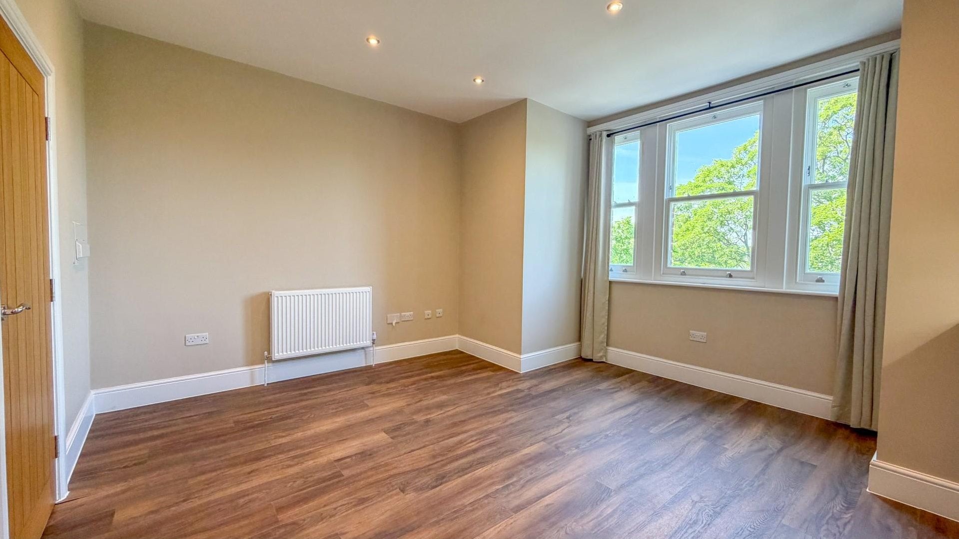 Flat Silver Street in Greater London