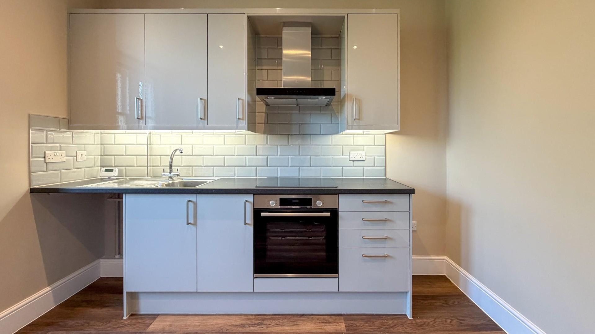 Flat Silver Street in Greater London